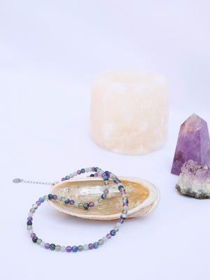 choker con pietre naturali. collana girocollo cristalli naturali. giunquilla gioielli per il sacro femminile. gioielli per chakra, energetici. yoga tantra. inossidabili. sodalite, ametista, angelite, labradorite