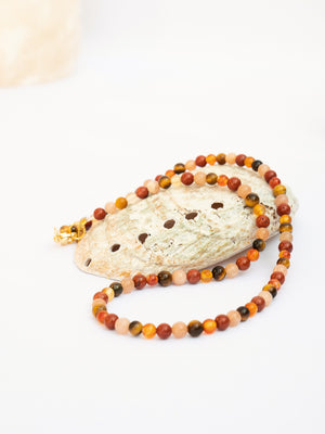 choker con pietre naturali. collana girocollo cristalli naturali. giunquilla gioielli per il sacro femminile. gioielli per chakra, energetici. yoga tantra. inossidabili. occhio di tigre, corniola eliolite pietra del sole, diaspro