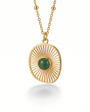 Collana Isola Giunquilla in oro 18k con amazzonite, pietra della verità e della comunicazione Ciondolo Isola Giunquilla con giada, simbolo di equilibrio emotivo e connessione con la natura Collana pendente Giunquilla con giada verde e forma a raggi, energia di calma e approdo interiore Ciondolo Giunquilla con amazzonite in acciaio placcato oro, per ritrovare sé stesse nella quiete Collana Isola Giunquilla, oro 18k e giada: gioiello del sacro femminile ispirato alla natura
