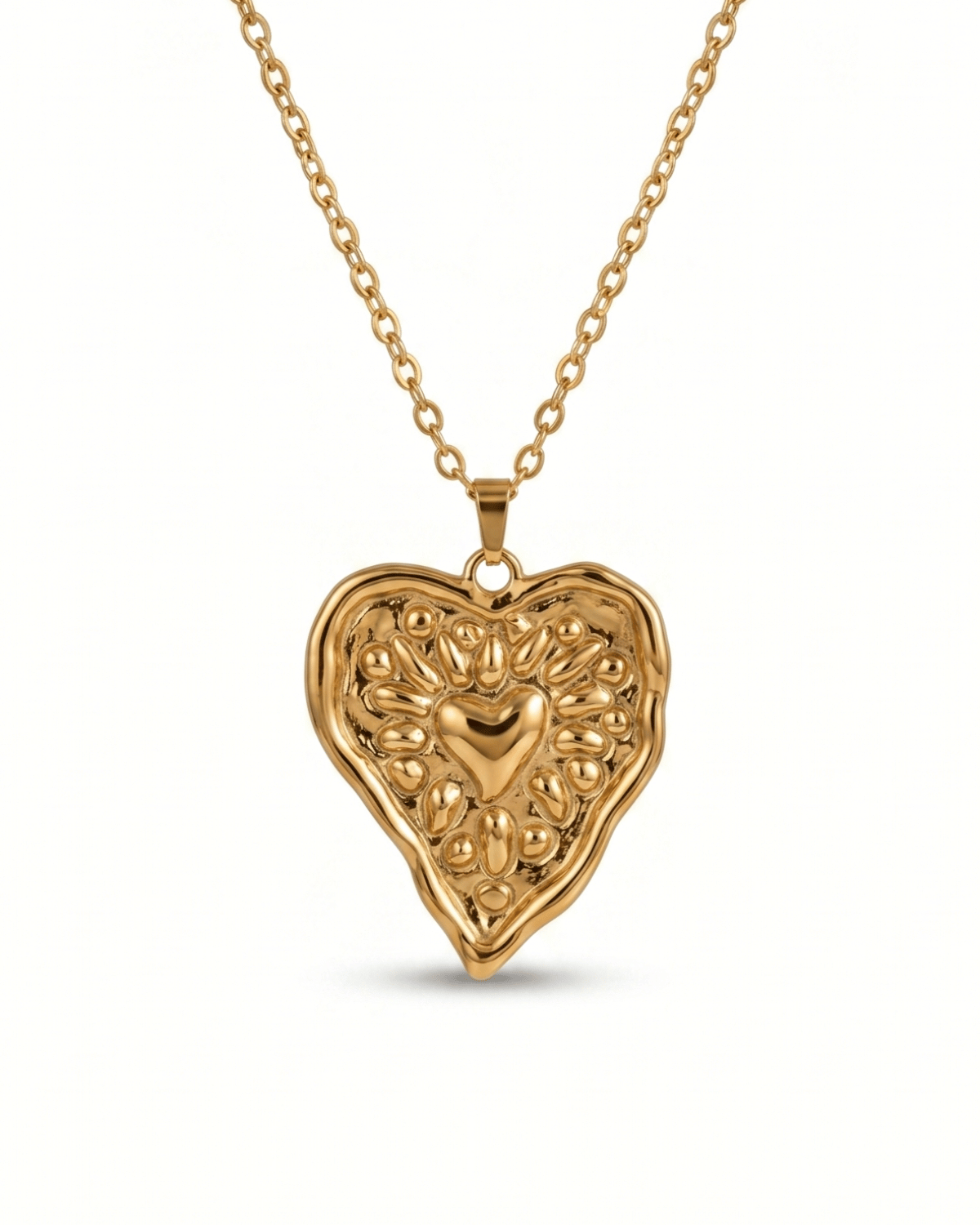 Collana Mary Giunquilla in oro 18k con cuore sacro, simbolo di cura e devozione materna Ciondolo Giunquilla con cuore sacro dorato, archetipo della forza materna cosmica Collana pendente Giunquilla con cuore sacro in acciaio placcato oro 18k, memoria ancestrale e armonia Ciondolo Mary Giunquilla, oro 18k: indossare la protezione del femminile materno e divino Collana Giunquilla con cuore sacro, gioiello spirituale per donne legate al sacro femminile

