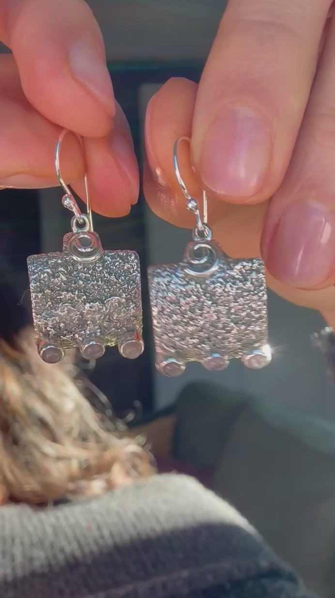 collanine pendenti argento 925, oro 18k,  orecchini con pietre naturali, gioielli con cristalli. musa, eyra, sevilla. giunquilla. gioielli per il sacro femminile. wayra, labradorite