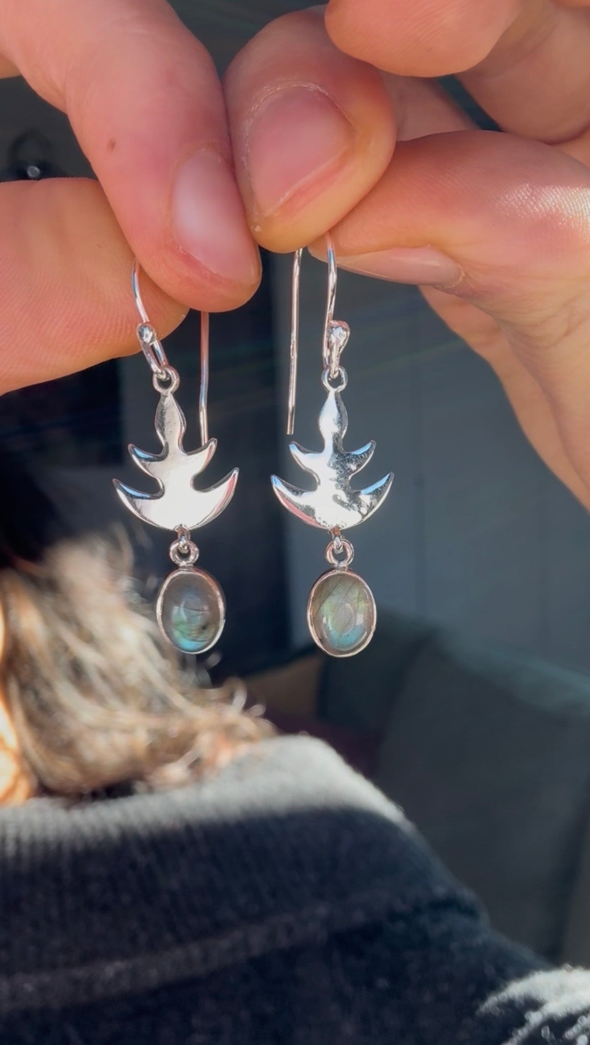 collanine pendenti argento 925, oro 18k,  orecchini con pietre naturali, gioielli con cristalli. musa, eyra, sevilla. giunquilla. gioielli per il sacro femminile. simbolo lune, labradoriti.