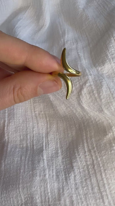 gioeielli oro 18 carati, oro 18k,  anello con pietre naturali, gioielli con cristalli. musa, eyra, sevilla. giunquilla. gioielli per il sacro femminile. anello con serpente in oro vero. simbolismo femminile